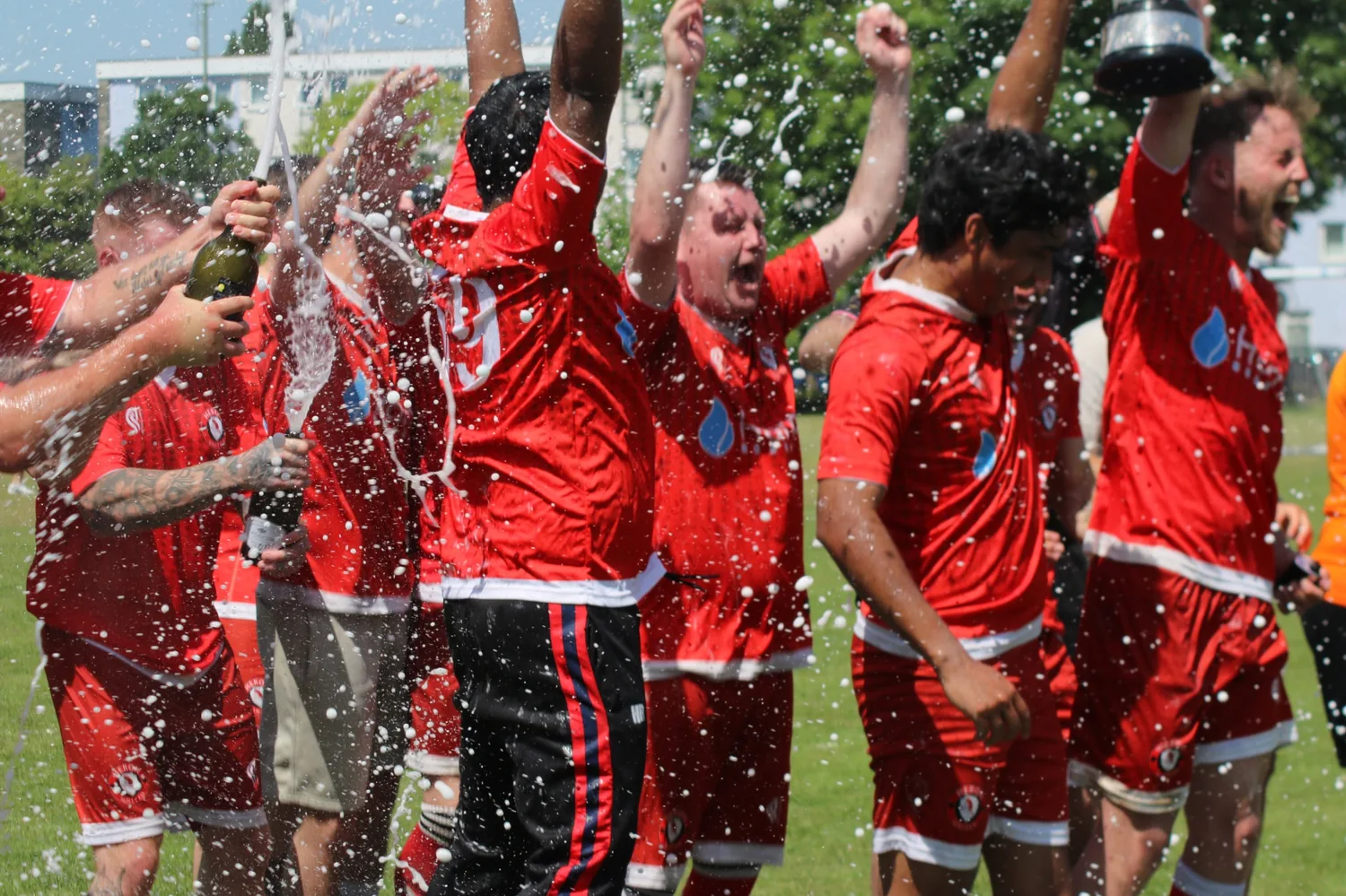 Heron United squad celebrating the Division 3 title
